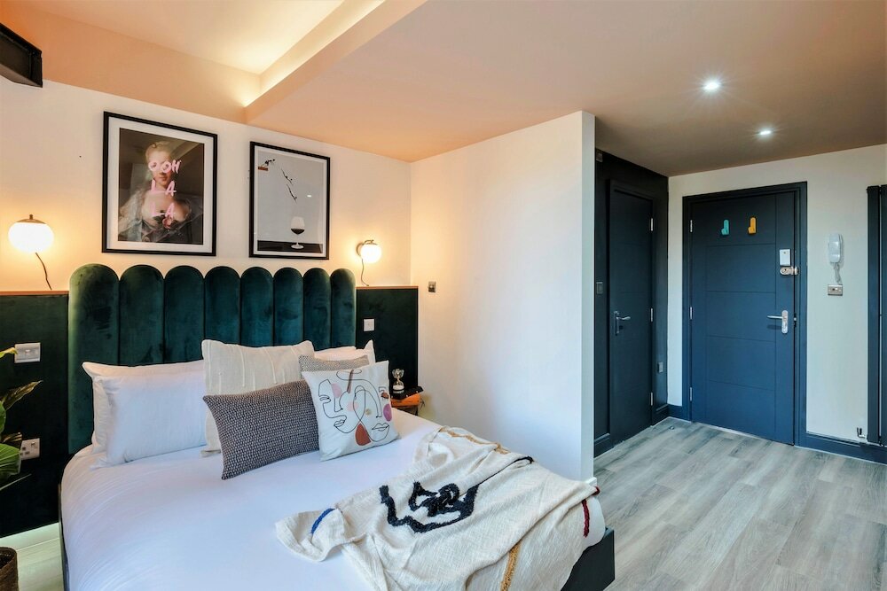 Фото Your Apartment i Brixton