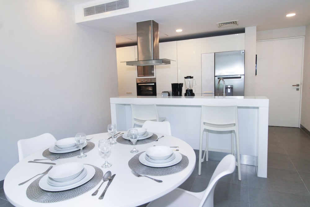 Фото Nick Price Apartments by Spot Rentals