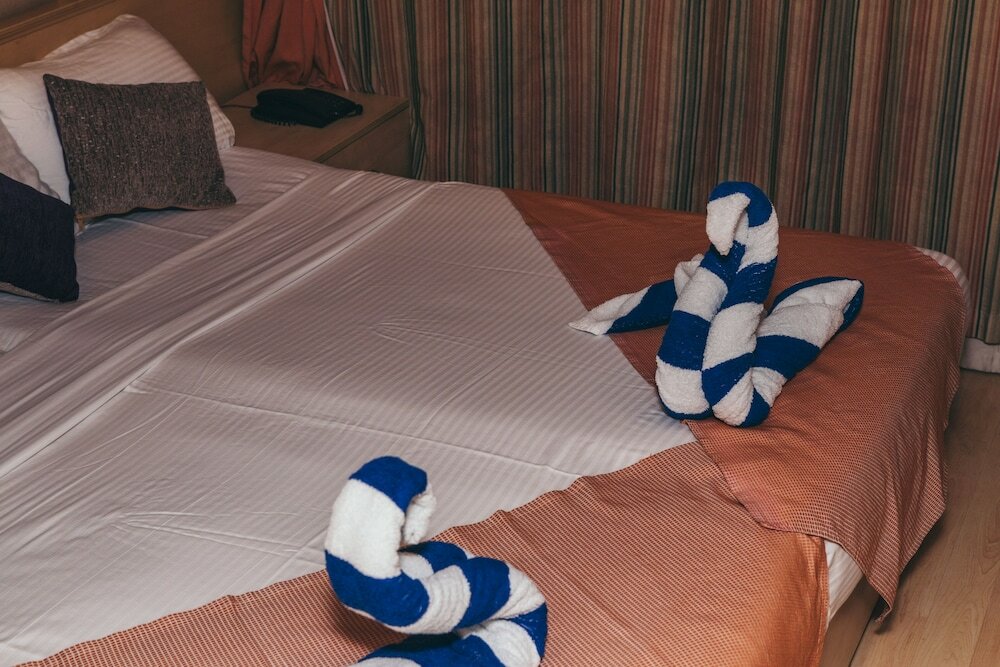 Фото Queen isis floating hotel in minya