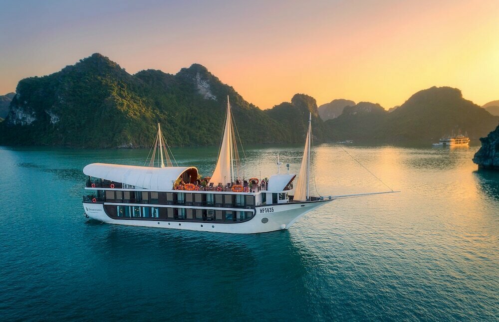Hotel Sena Cruises Wonder On Lan Ha Bay, Quảng Ninh Province, photo