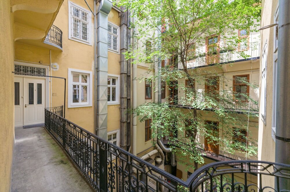 Фото Music Academy Bedroom Suite Café Vian Apartman Kft