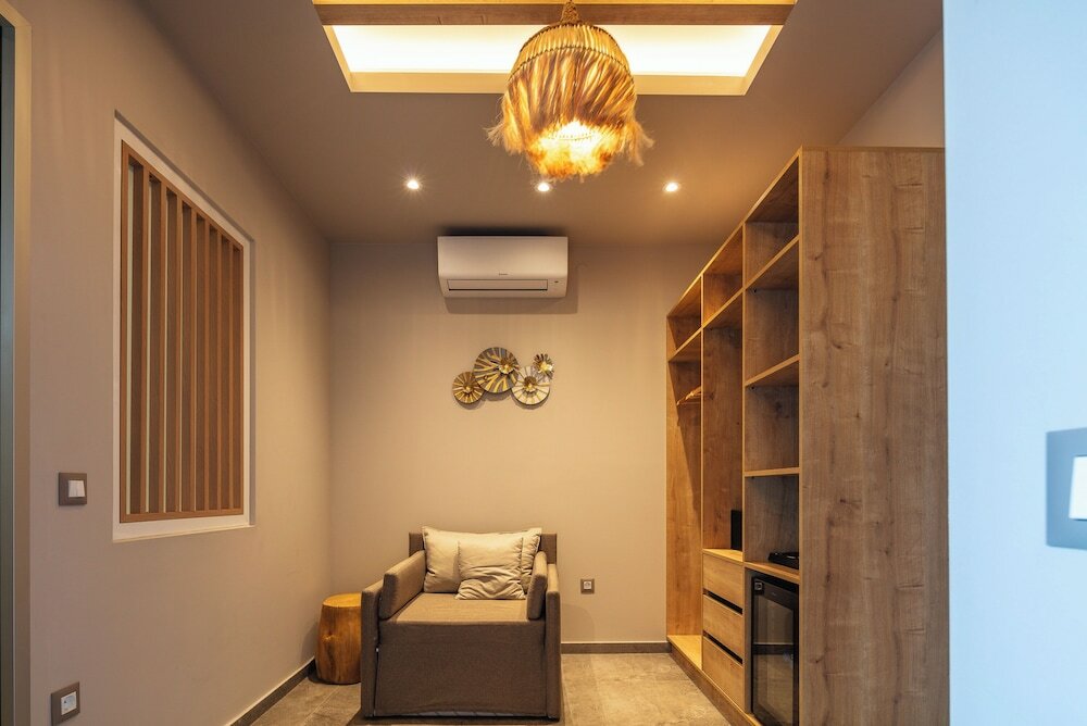 Фото Skipper Beachfront Suites