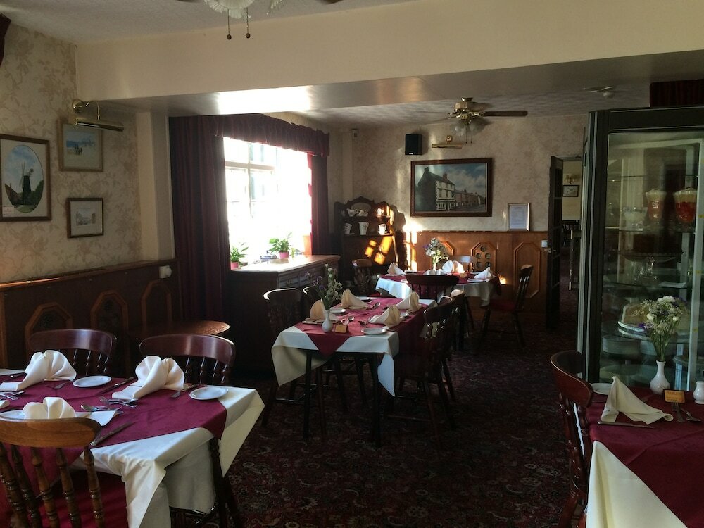 Фото Half Moon Hotel and Restaurant