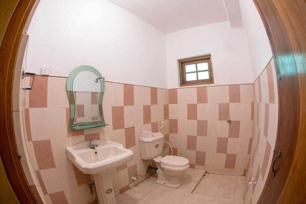 Фото Rupa's Hotel Arugambay