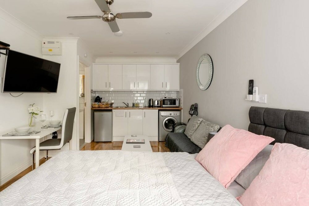 Фото Private Self-contained Annex With Wifi & Parking