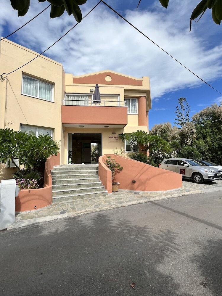 Фото Iolkos Hotel Apartments