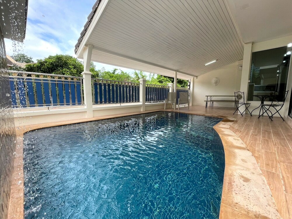 Фото Madee Villa - Pattaya Holiday House Walking Street