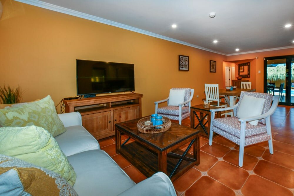 Фото Newly Renovated! Polynesian Themed in Noord!