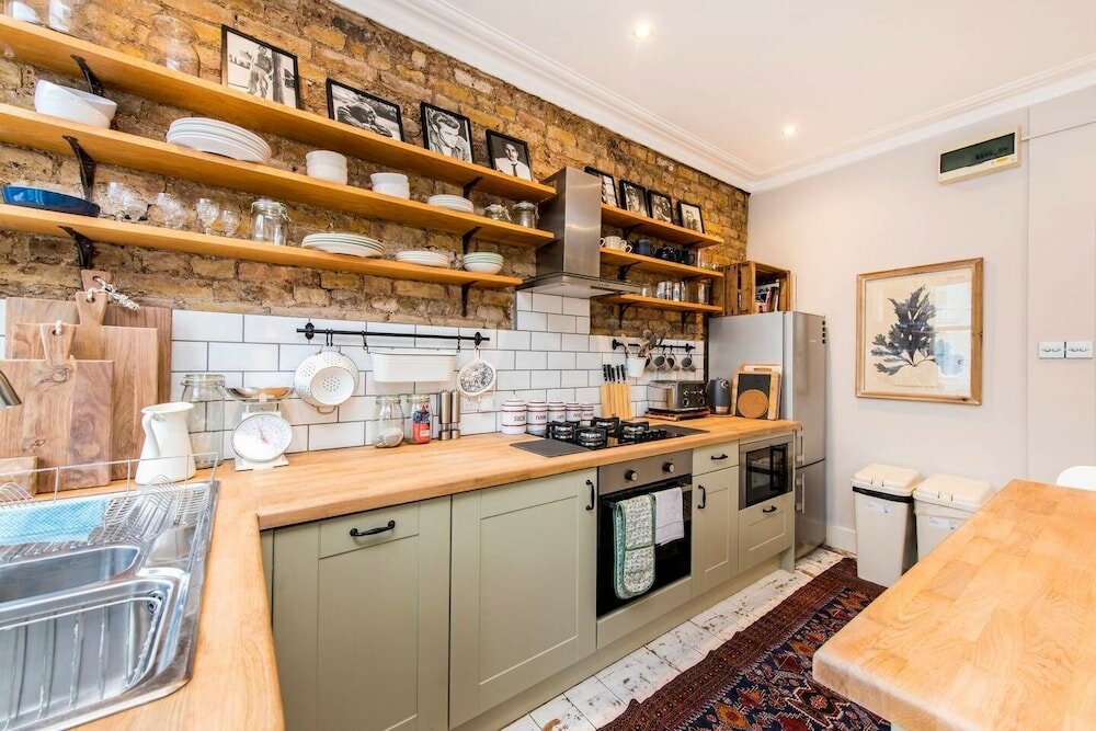 Фото Delightful 2-bed Home, Fulham