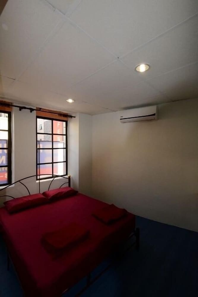 Фото Submarine Guest House Central Market - Hostel