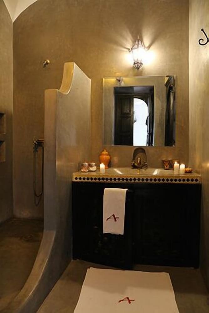 Фото Riad Assaada