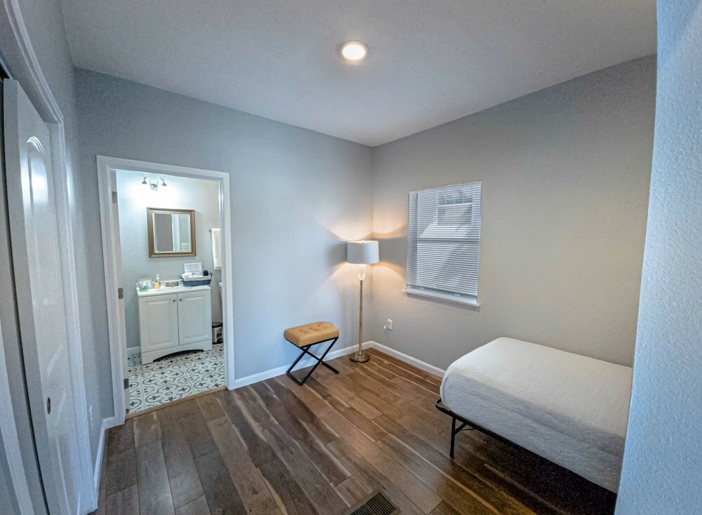 Фото Magnificent Large Home Near Downtown