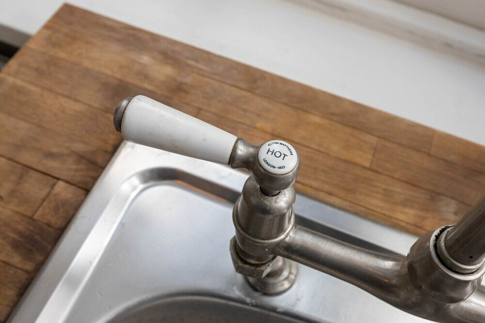 Фото Stylish 2 Bedroom Converted Victorian Storefront