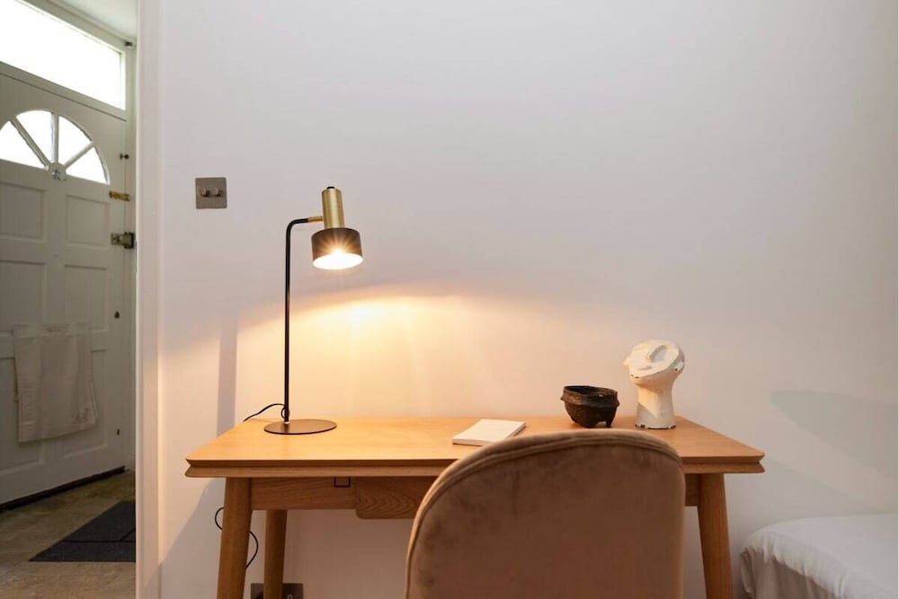 Фото The London Nest - Trendy 3bdr House