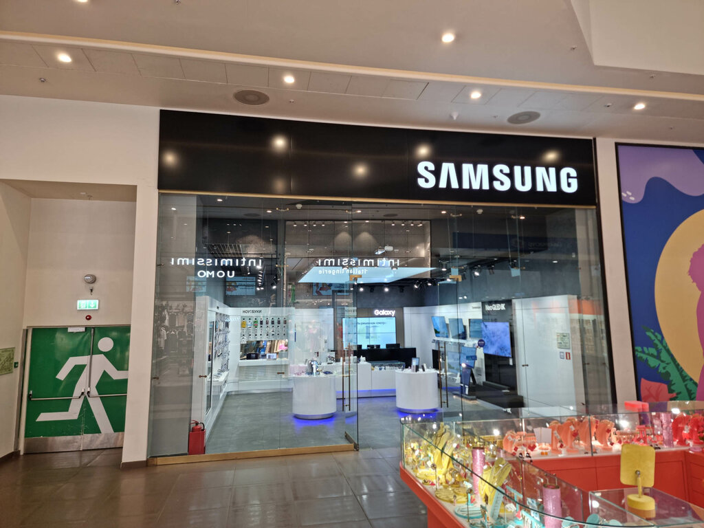 Electronics store Samsung, Saint Petersburg, photo