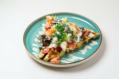 Біреуін жалайды, екіншісін таза жалайды.