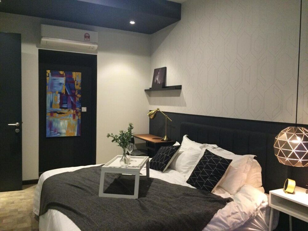 Фото Expressionz Professional Suites Wodages