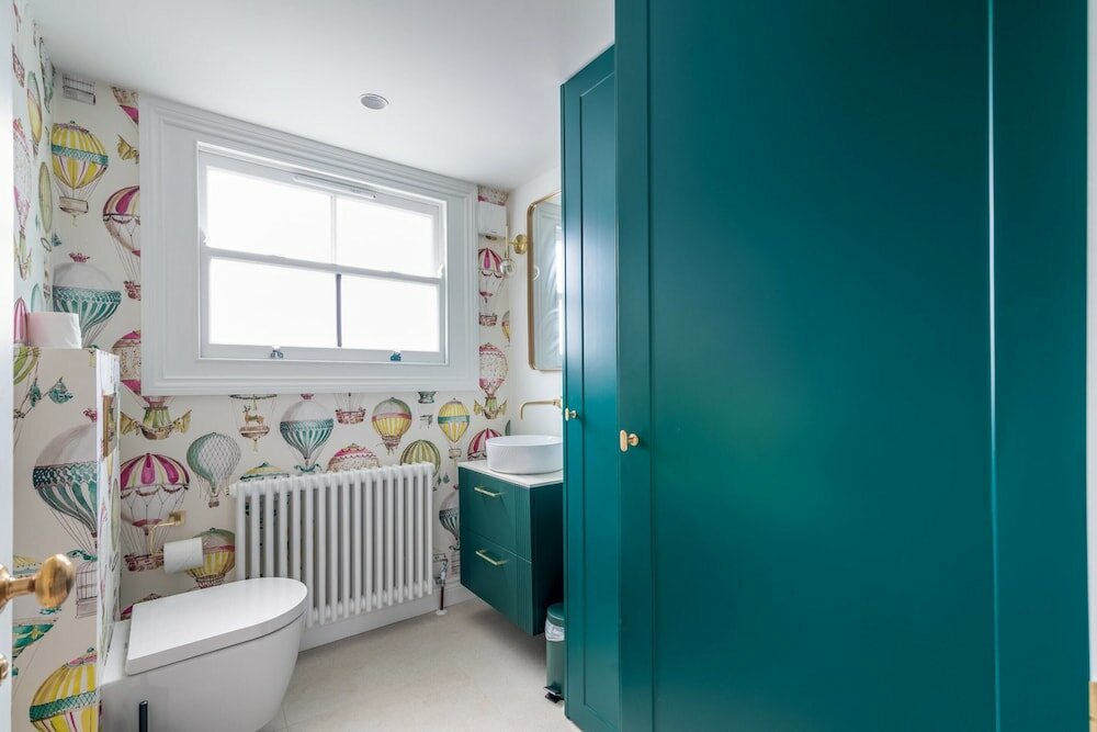 Фото Impressive and Gorgeous Kensington Family Home