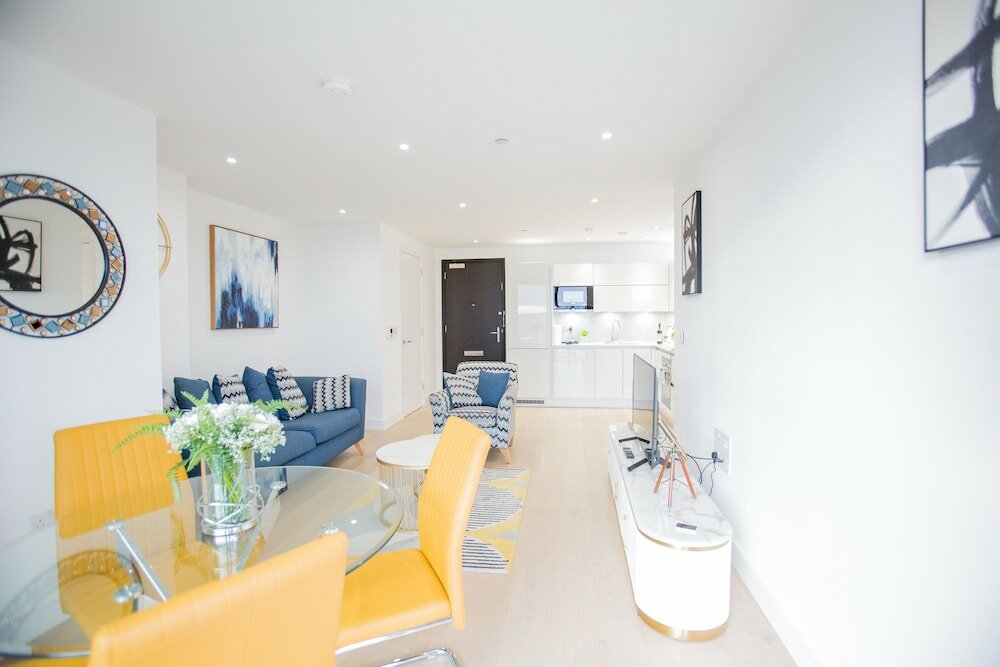 Фото 2 Bed &1 Bath Apartment in Canary Wharf