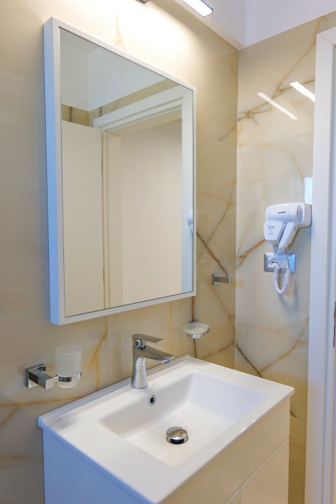 Фото 3 Island Hotel