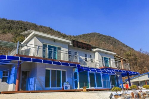 Гостиница Danyang Dandelion Pension в Чхунчхон-Пукто