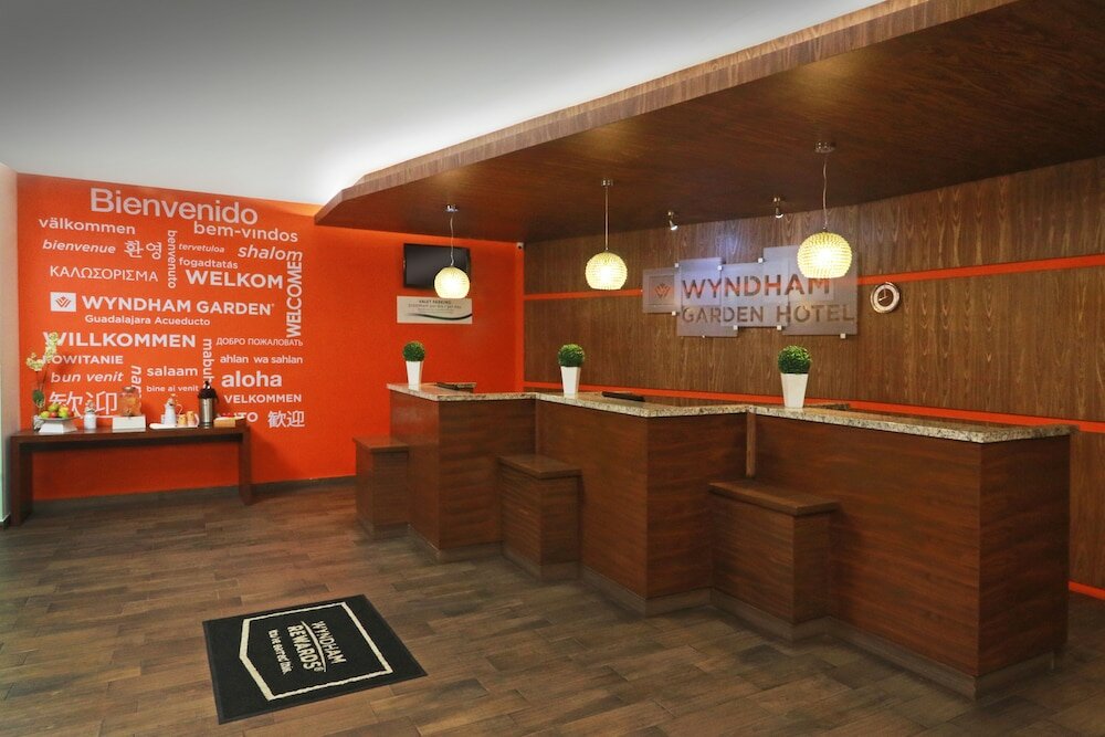 Фото Wyndham Garden Guadalajara Acueducto