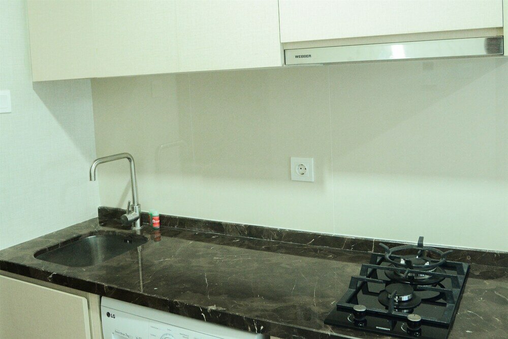 Фото Modern City View Studio Apartment at Puri Mansion