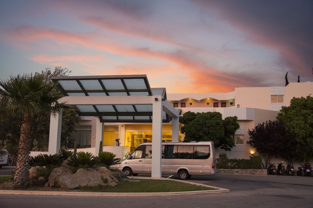 Фото Sovereign Beach Hotel - All Inclusive