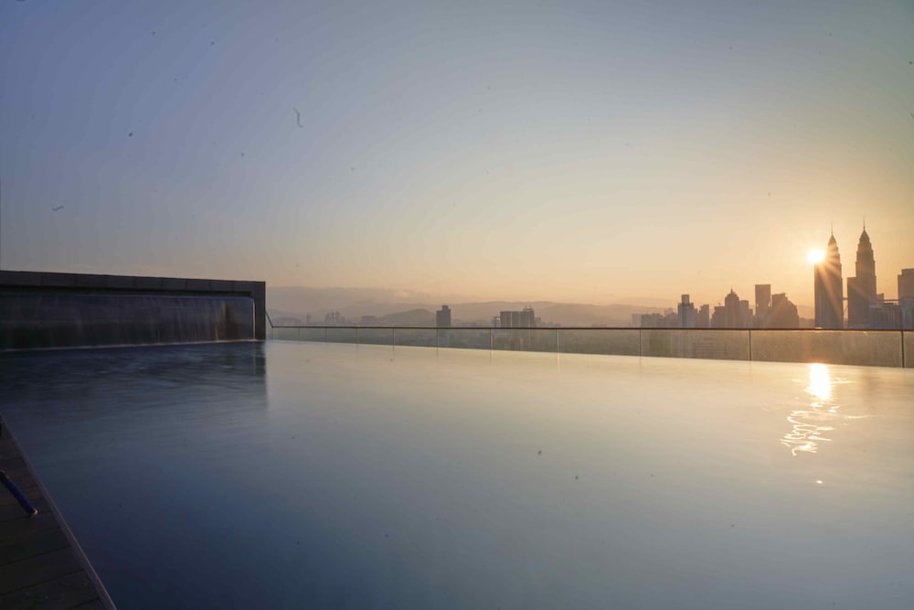 Фото Regalia Residence @ Klcc View Sky Pool by MC