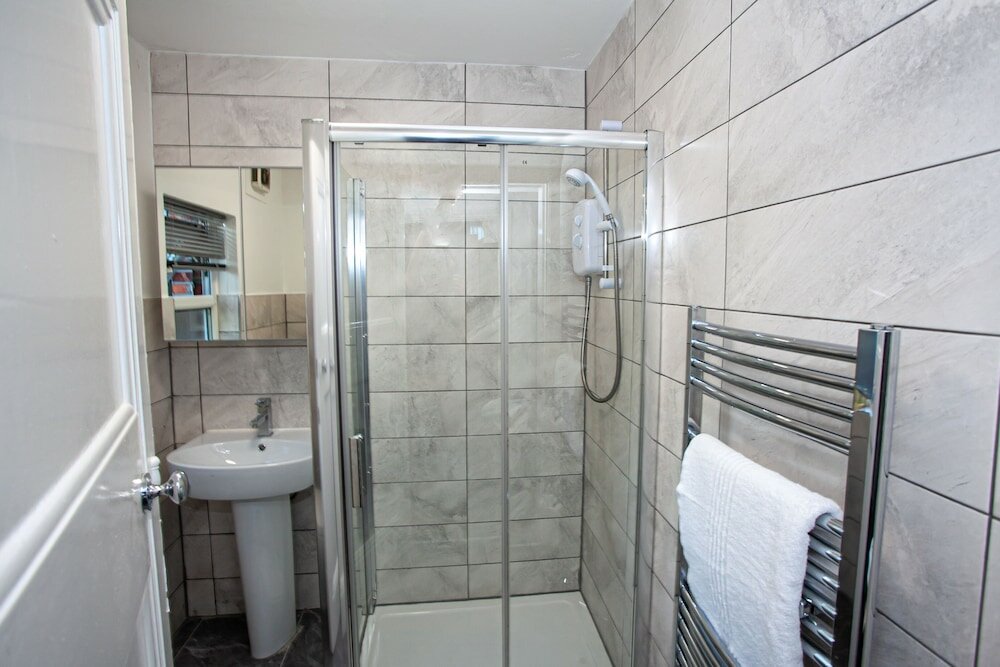 Фото The Manchester Pad - Sleeps 12