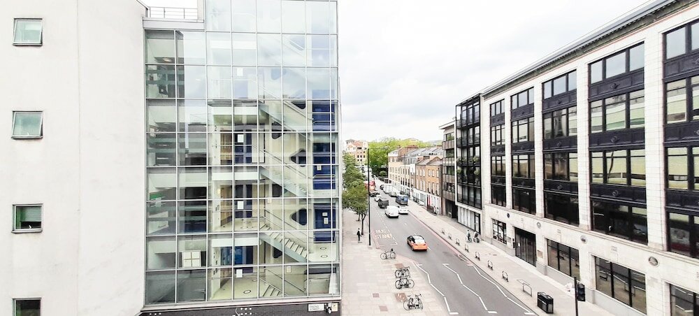 Фото Two Bed Serviced Apt in Old Street