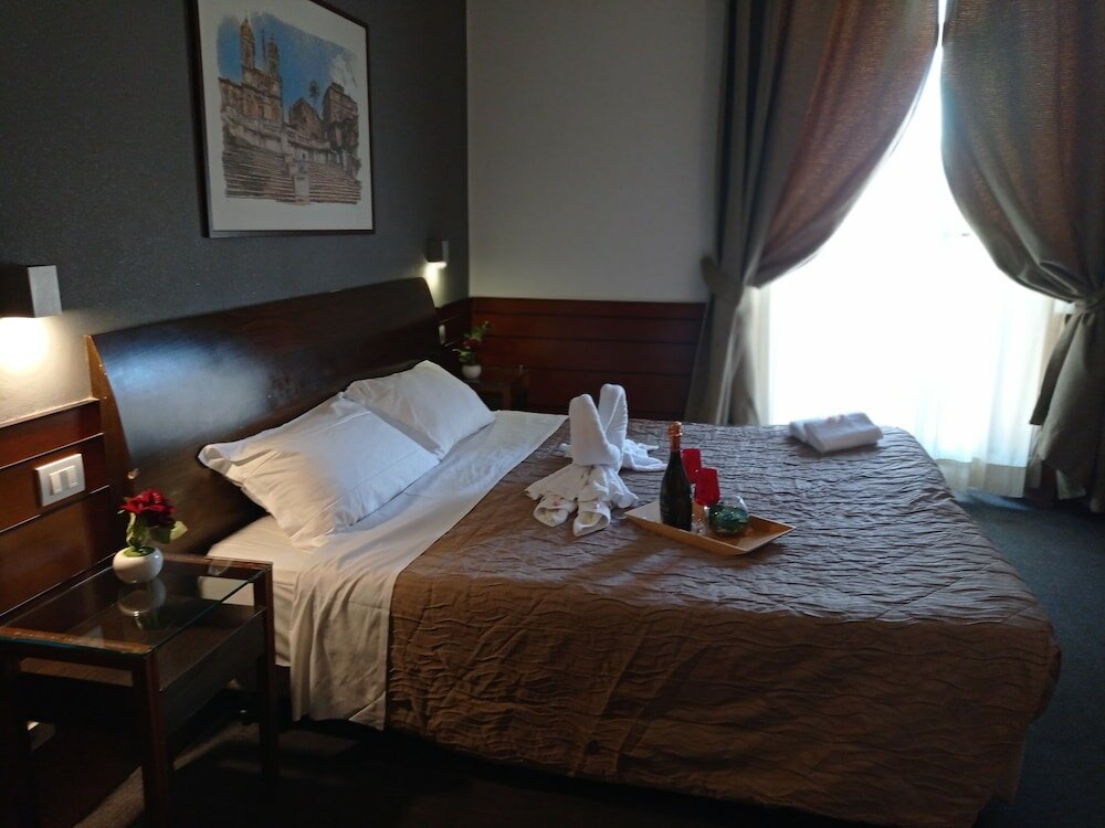 Фото Romalive Hotel