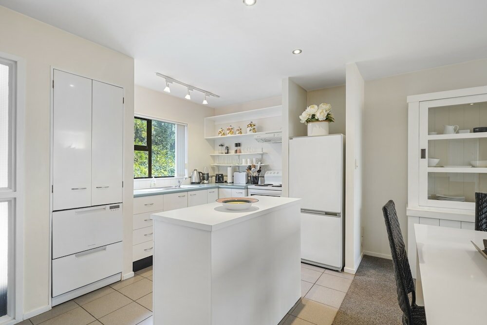 Фото Stylish Central 2br Apt nr Hospital