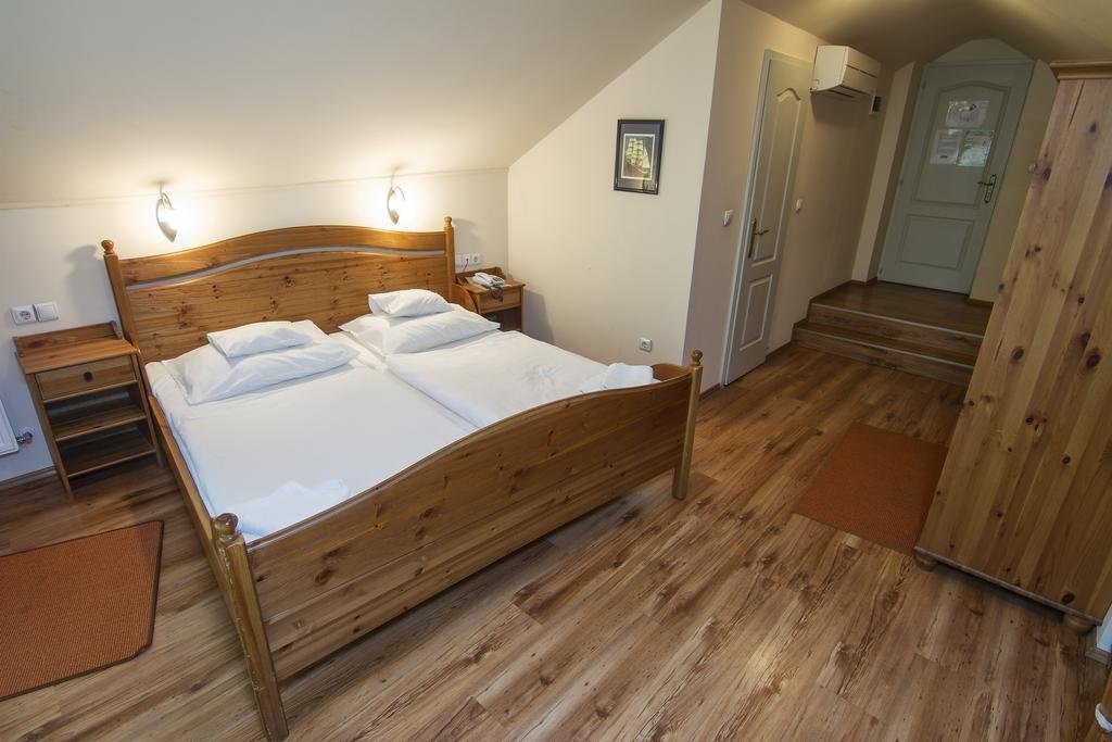 Фото Icon Győr Hotel & Restaurant