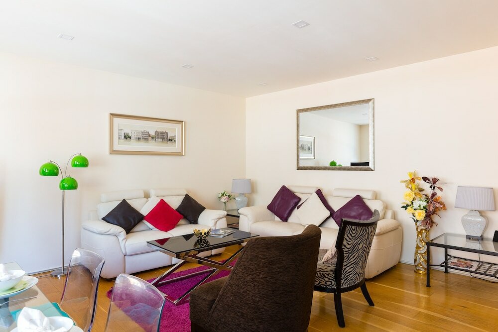Фото Spacious 2-bedroom Apartment in Mayfair