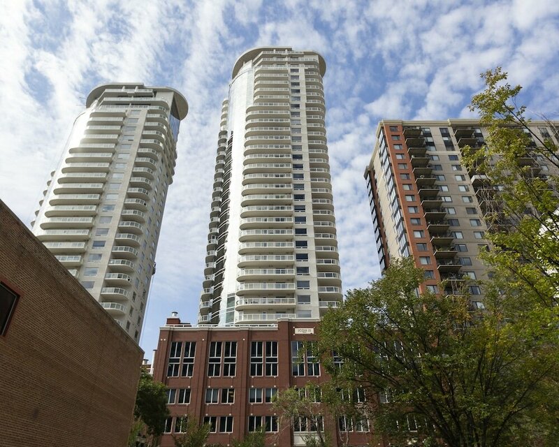 Гостиница Icon 1 by Corporate Stays в Эдмонтоне