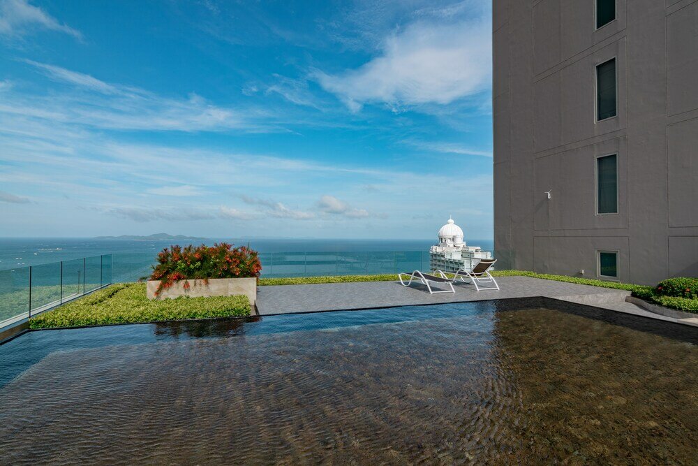 Фото The Riviera Wongamat by Pattaya Holiday