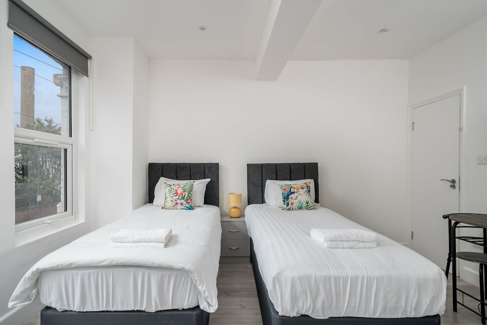 Фото London Selwyn Unique & Stylish Studios