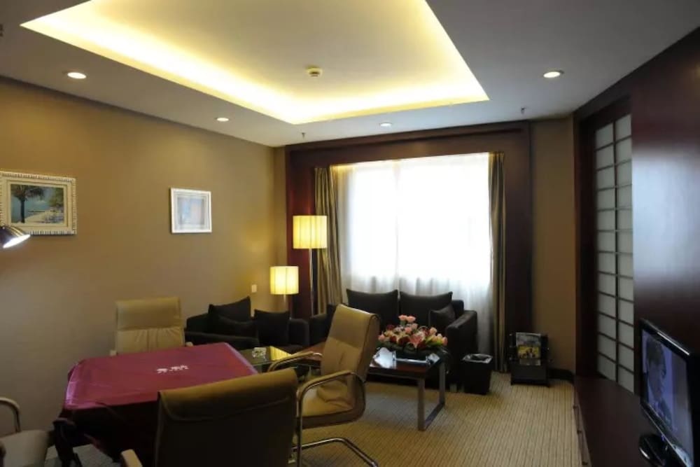 Фото Junyi Wangchao Hotel