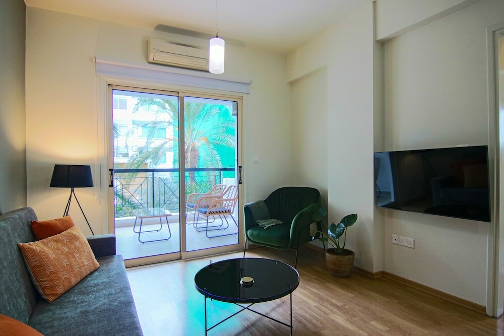 Фото Phaedrus Living: City View Luxury Iras Flat 102