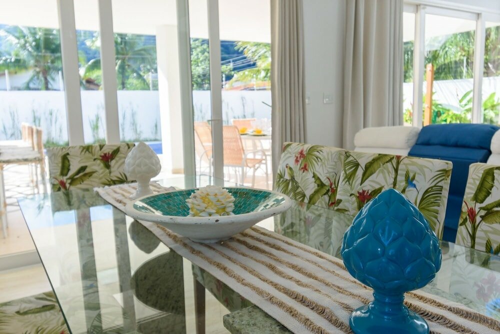 Фото Magnífica Mansão à 50m da praia de Barequeçaba para até 18 pessoas