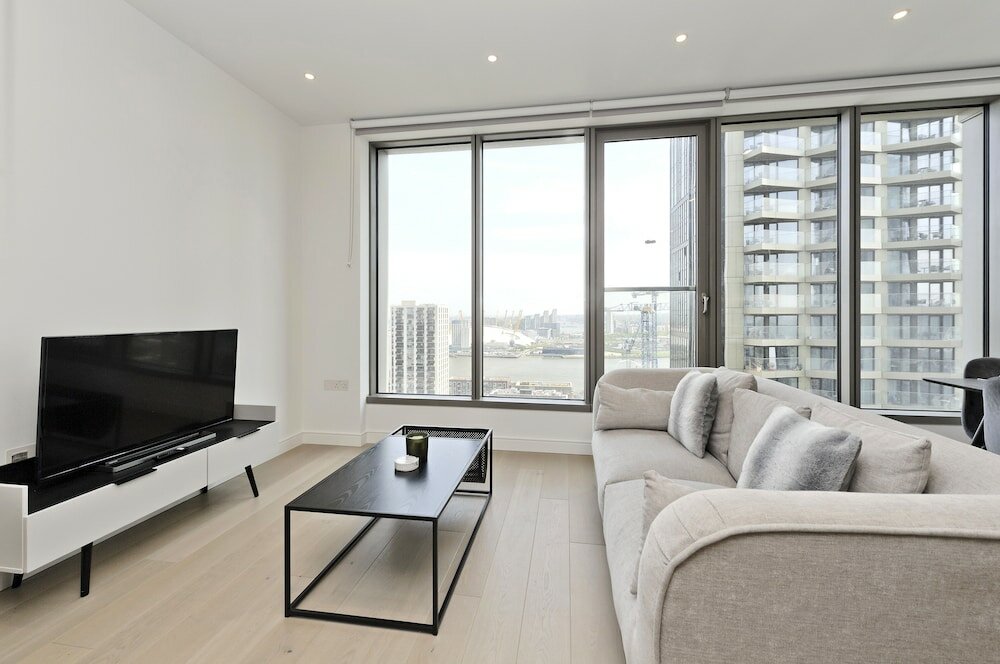 Фото Luxury Waterfront Studio in Canary Wharf by Underthedoormat