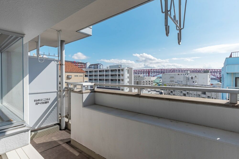 Фото Universal Bay Condominium