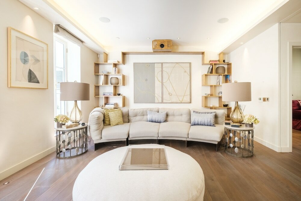 Фото Luxury Home with 3 Bed 2 Bath in London