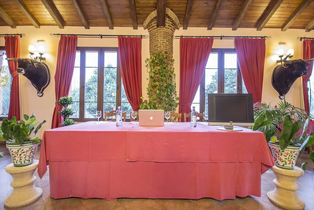 Фото Las Mayoralas