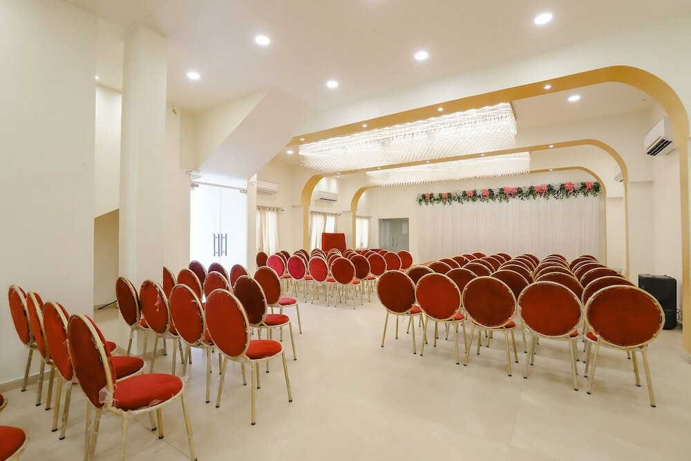 Фото Fabhotel Prime Ashoka Imperial