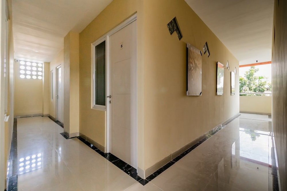 Фото RedDoorz near Plaza Atrium Senen