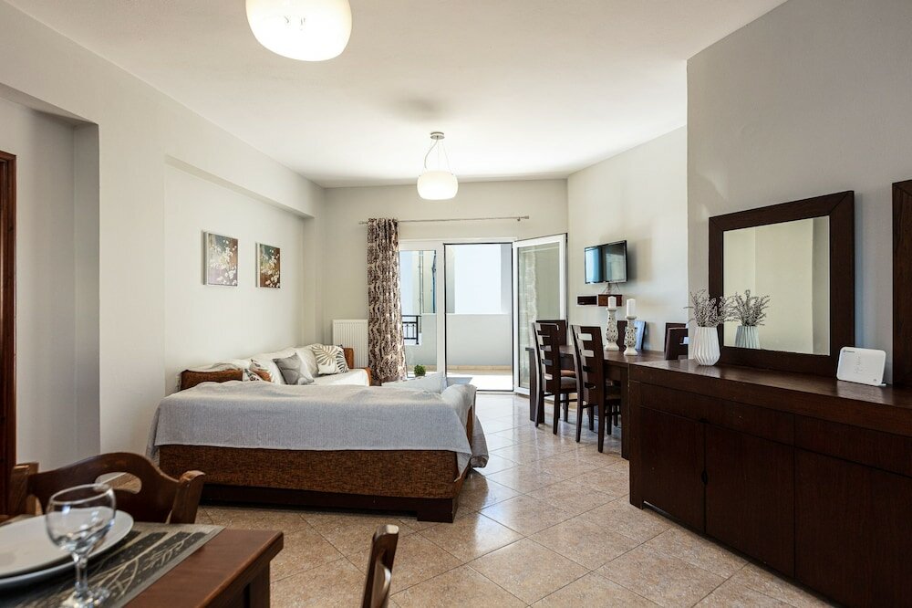 Фото Helena's Aparthotel