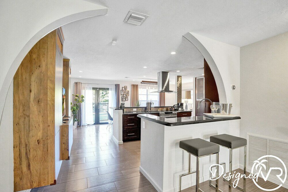 Фото Stunning Waterfront 3br with Heated Pool