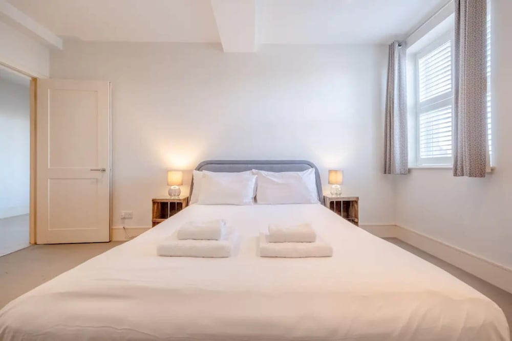 Фото Stylish 1 Bedroom Apartment in Affluent Fulham